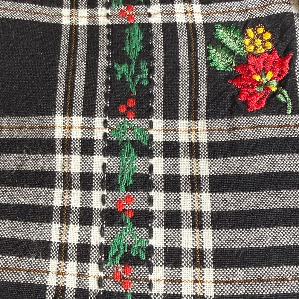 Basic Editions Holiday Plaid Button Down Shirt Em… - image 5